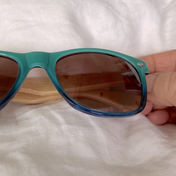 Venice Beach CaliSons turquoise and bamboo Sun glasses - Picture 4 of 9